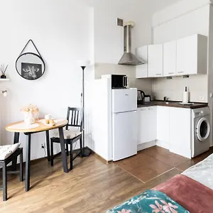 Piotrapartments - Big Life In Warschau